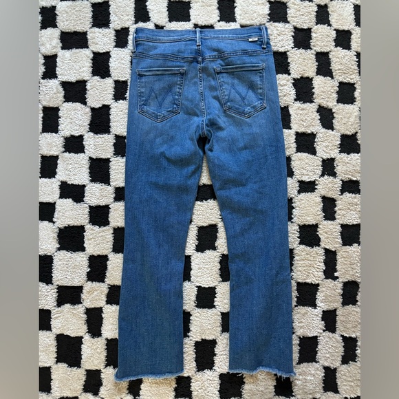 Mother - The Insider Crop Step Fray High Rise Jeans in Hey Sun - Picture 8 of 9